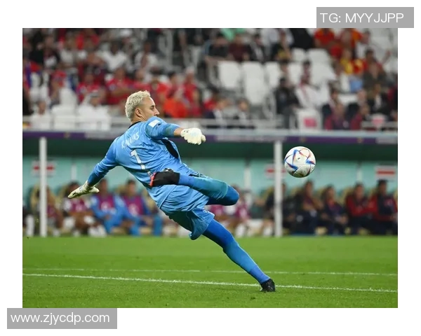 足球明星华丽西装亮相赛场展现风采与魅力的精彩瞬间